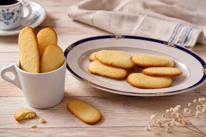 Biscotti lingue di gatto senza glutine