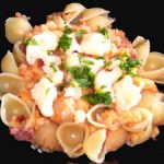 Conchiglie con broccoli e prosciutto crudo