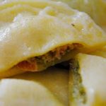 Ravioli con salmone e asparagi