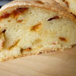 Pane senza glutine con pomodorini secchi e olive