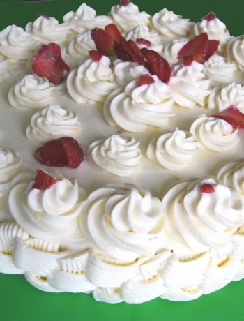 Torta Chantilly allo zenzero e fragole senza glutine