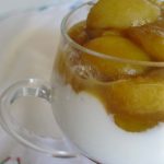 Coppette allo yogurt e composta di albicocche