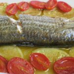 Muggine a forno con patate e pomodorini