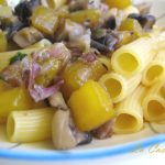 Rigatoni piccanti con zucca, speck e funghi