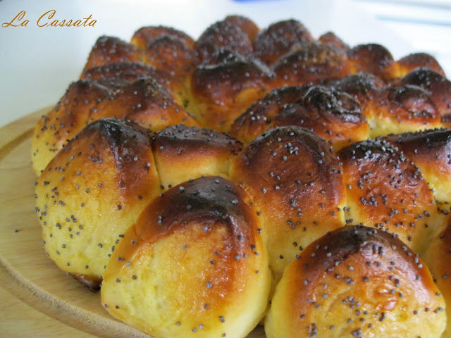 Brioche in fiore (senza glutine) - La Cassata Celiaca Brioche in fiore (senza glutine) - La Cassata Celiaca