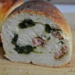 Corona farcita con spinaci e salsiccia