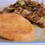 Medaglioni di ricotta impanati e insalata di carciofi (versione per tutti e per celiaci)