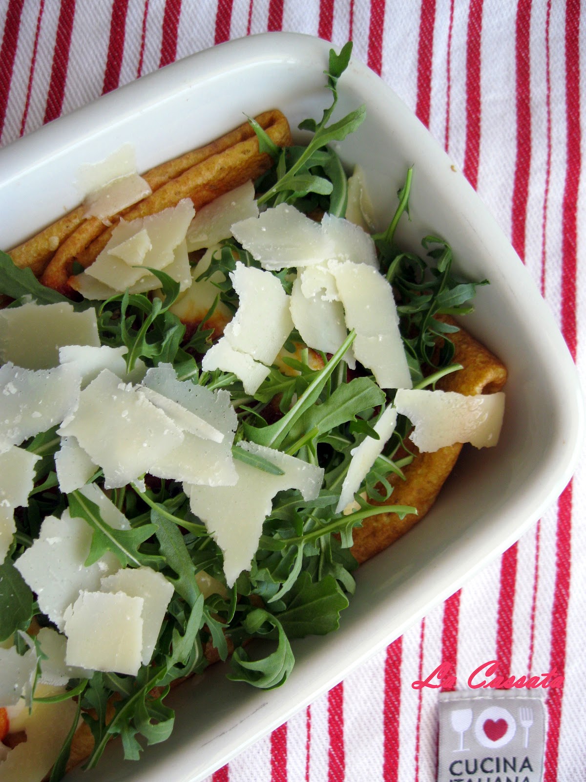 Crêpe con mozzarella, rucola e scaglie di grana - La Cassata Crêpe con mozzarella, rucola e scaglie di grana - La Cassata