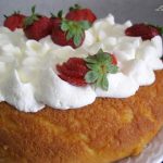 Savarin al  rhum con panna e fragole (per tutti e per celiaci) e auguri Mamma!