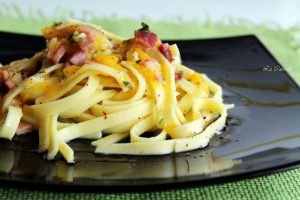 Tagliatelle piccantine con speck e zucca senza glutine - La Cassata Celiaca