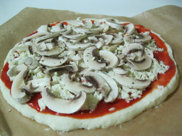 Pizza sans gluten avec champignons, roquette - La Cassata Celiaca