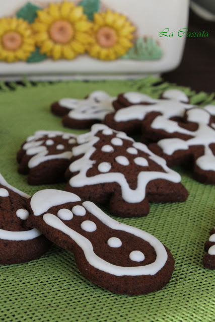 Biscuits sans gluten au cacao et mascarpone avec confiture de fraises 