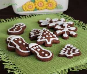 Biscuits sans gluten au cacao et mascarpone avec confiture de fraises