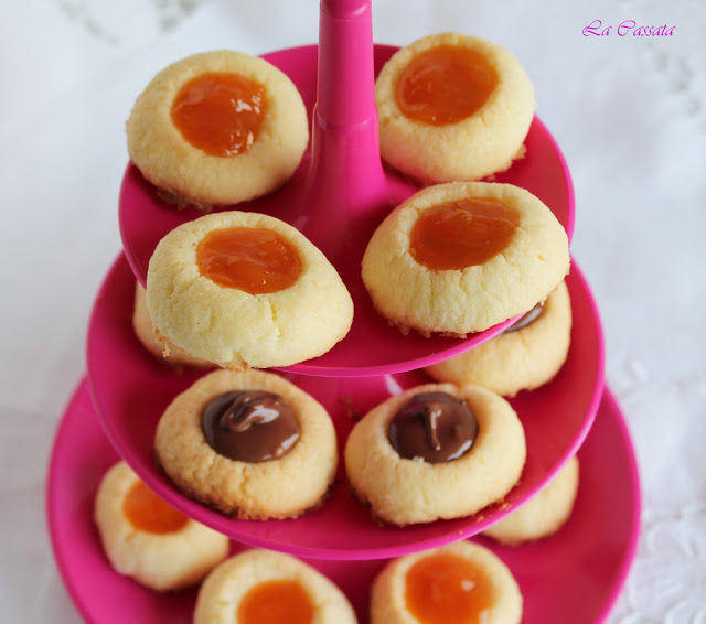Petits fours au beurre et confiture d'abricots sans gluten - La Cassata Celiaca Petits fours au beurre et confiture d'abricots sans gluten - La Cassata Celiaca