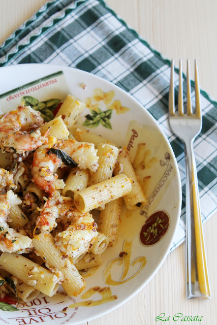 Tortiglioni con gamberoni e scorza d'arancia senza glutine