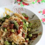 Tagliatelle con asparagi, pesto di mandorle e pomodori secchi senza glutine - La Cassata Celiaca