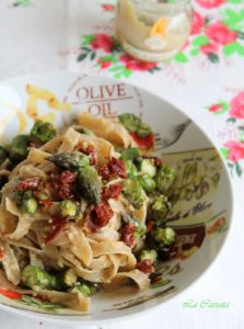 Tagliatelle con asparagi, pesto di mandorle e pomodori secchi senza glutine - La Cassata Celiaca