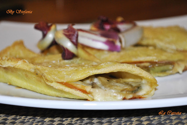 Crêpes avec chicorée, artichauts et scamorza sans gluten ni lactose