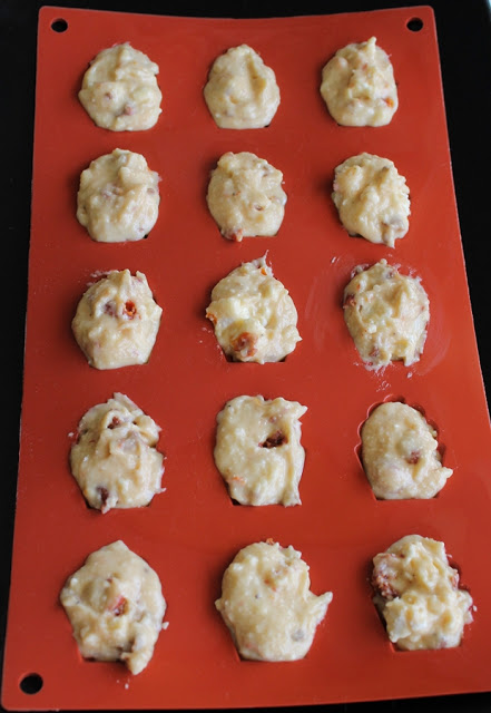 Madeleines salate con feta e pomodori secchi (senza glutine) - La Cassata Celiaca Madeleines salate con feta e pomodori secchi (senza glutine) - La Cassata Celiaca
