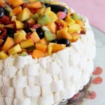 Gâteau sans gluten avec chantilly à la vanille et fruits - La Cassata Celiaca