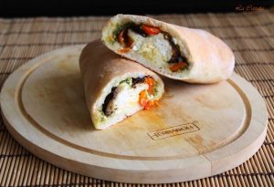 Strudel de pizza sans gluten avec tomates, féta et pesto - La Cassata Celiaca