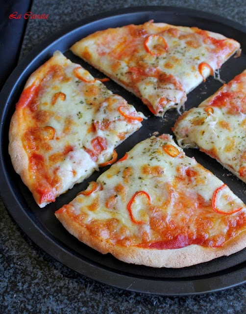 Pizza piquante sans gluten au salami - La Cassata Celiaca