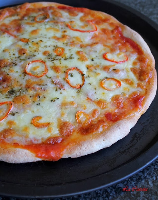 Pizza piquante sans gluten au salami - La Cassata Celiaca