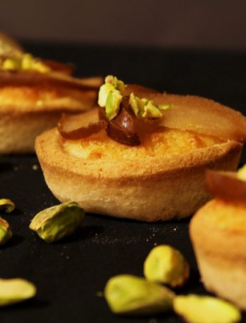 Tartelettes à la crème frangipane et poires au sirop sans gluten - La Cassata Celiaca