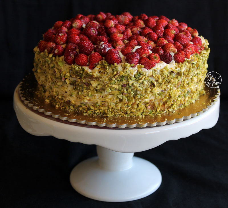 Torta al pistacchio con chantilly e fragoline - La Cassata Celiaca Torta al pistacchio con chantilly e fragoline - La Cassata Celiaca