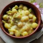 Gnocchi di patate con besciamella allo zafferano, pancetta e broccoli - La Cassata Celiaca