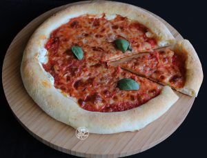 Pizza marinara aux bords fourrés sans gluten - La Cassata Celiaca