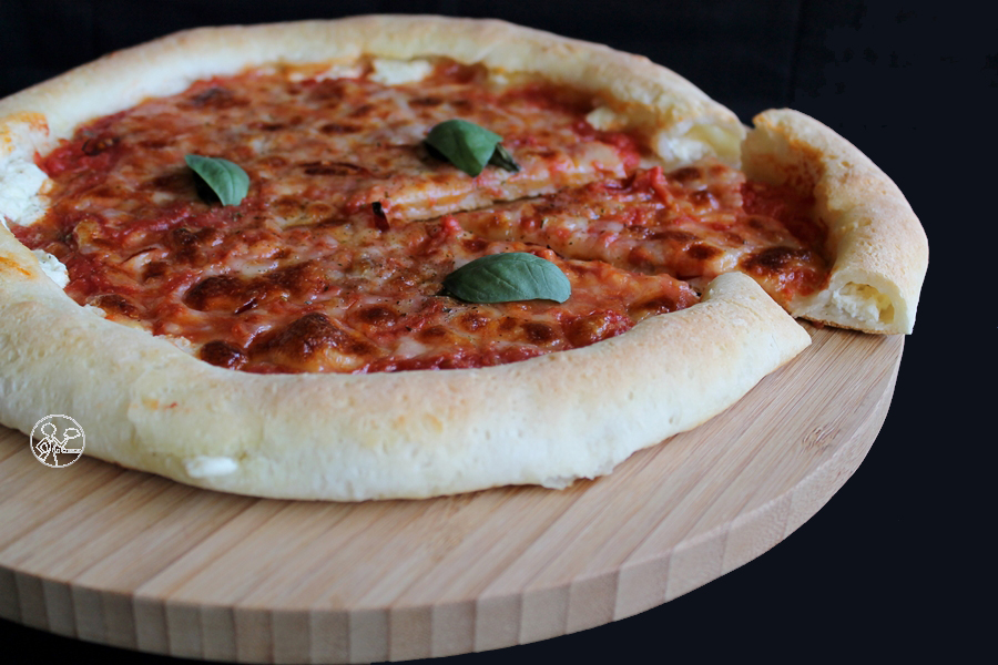 Pizza marinara con bordi ripieni - La Cassata Celiaca
