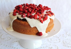 Gâteau au yaourt avec sauce au yaourt et fraises de bois - La Cassata Celiaca