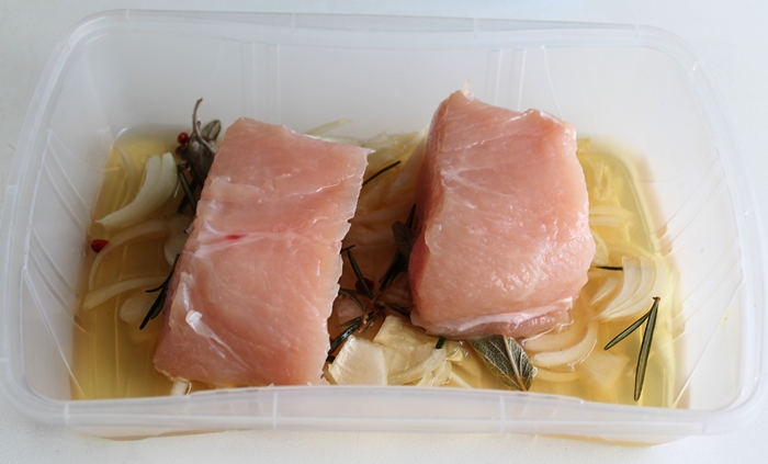Medaglioni di tacchino con composta di fragole Medaglioni di tacchino con composta di fragole