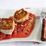 Medaglioni di tacchino con composta di fragole