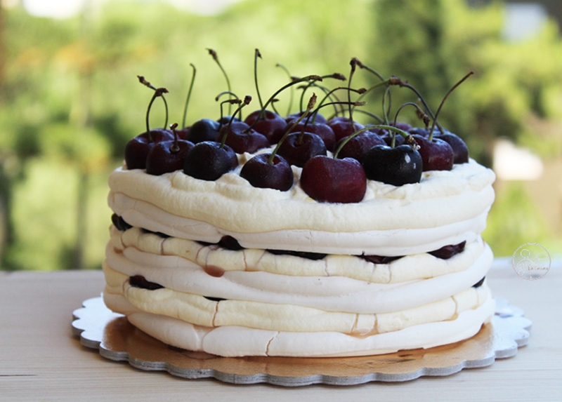 Meringata con chantilly e ciliegie (senza glutine) - La Cassata Celiaca