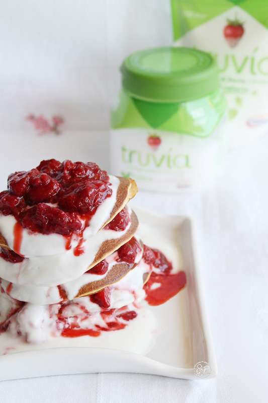 Pancakes con yogurt e coulis di fragole senza zucchero - La Cassata Celiaca