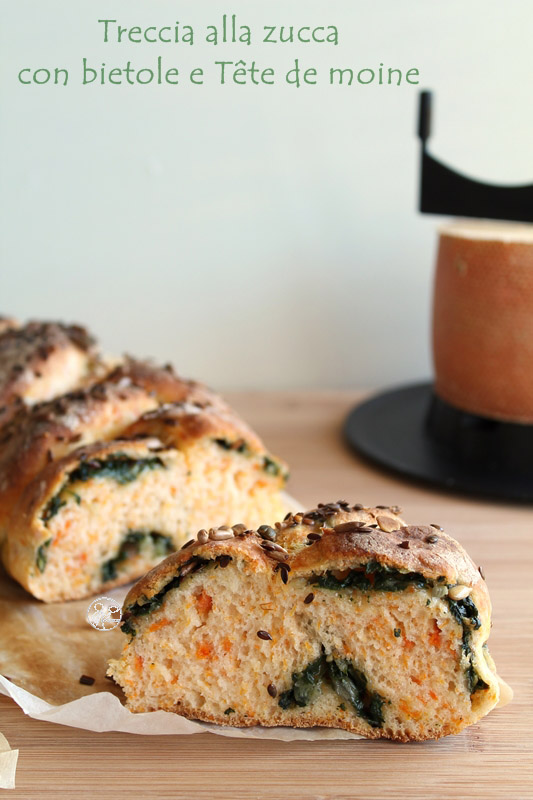 Treccia di pane alla zucca con bietole e Tête de Moine (senza glutine)