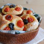 Focaccia avec tomates et olives sans gluten - La Cassata Celiaca