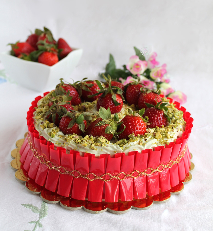 Gâteau avec fraises et crème de ricotta et pistaches (sans gluten) - La Cassata Celiaca