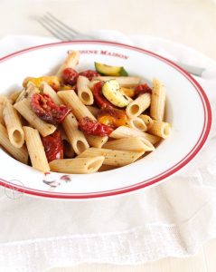 Salade de pâtes sans gluten avec légumes rôtis - La Cassata Celiaca Salade de pâtes sans gluten avec légumes rôtis - La Cassata Celiaca