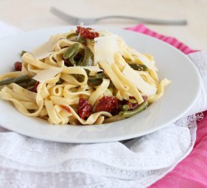 Tagliatelles, haricots verts et tomates confites, sans gluten - La Cassata