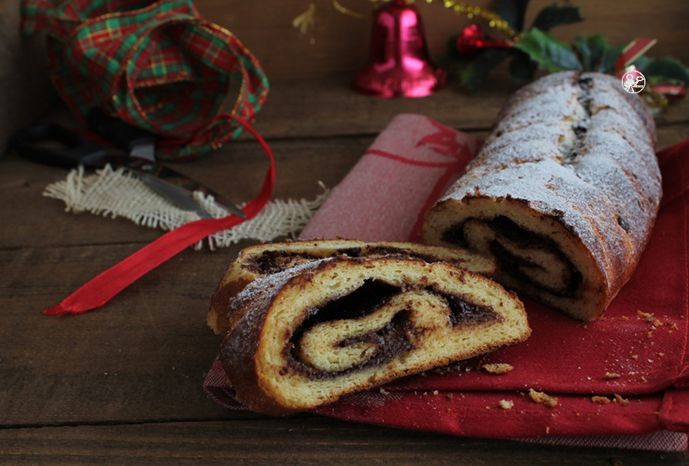 Rotolo di Brioche con crema di cacao e nocciole senza glutine - La Cassata Celiaca Rotolo di Brioche con crema di cacao e nocciole senza glutine - La Cassata Celiaca