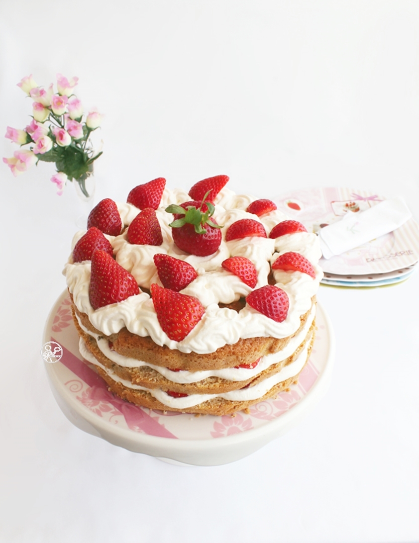 Naked cake aux fraises - La Cassata