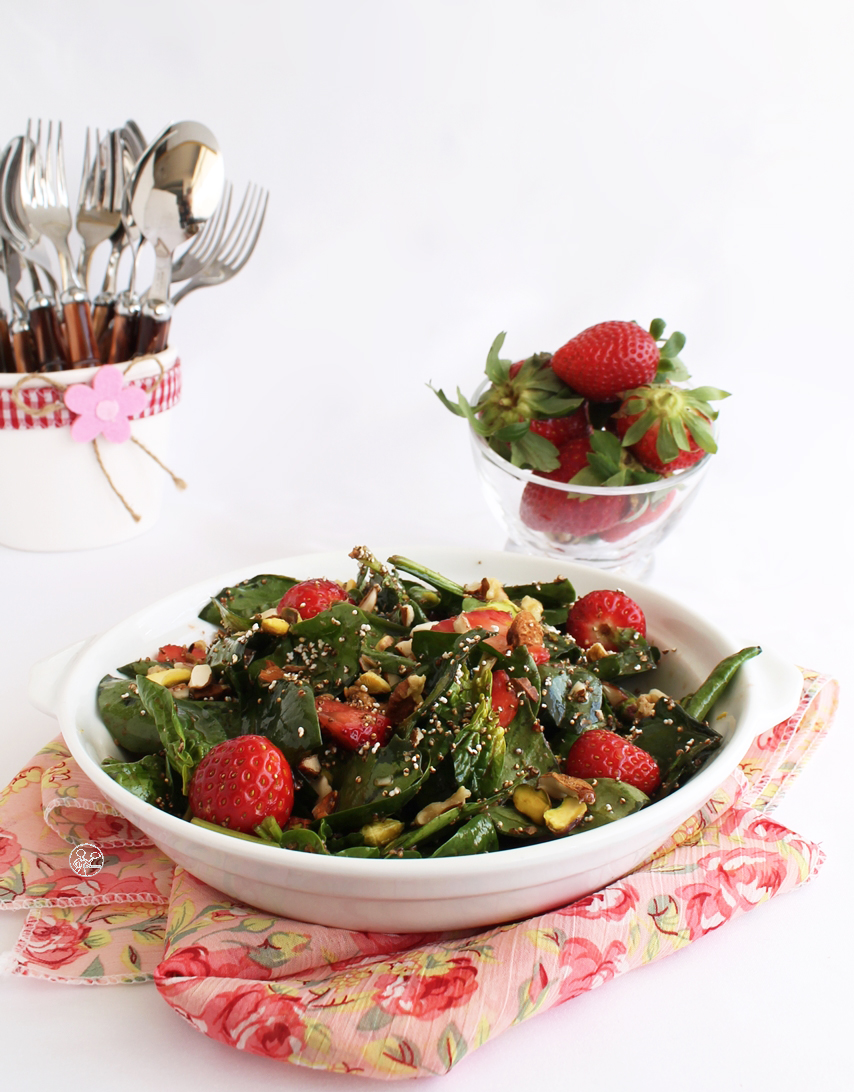 Salade de fraises, épinards et amarante - La Cassata Salade de fraises, épinards et amarante - La Cassata