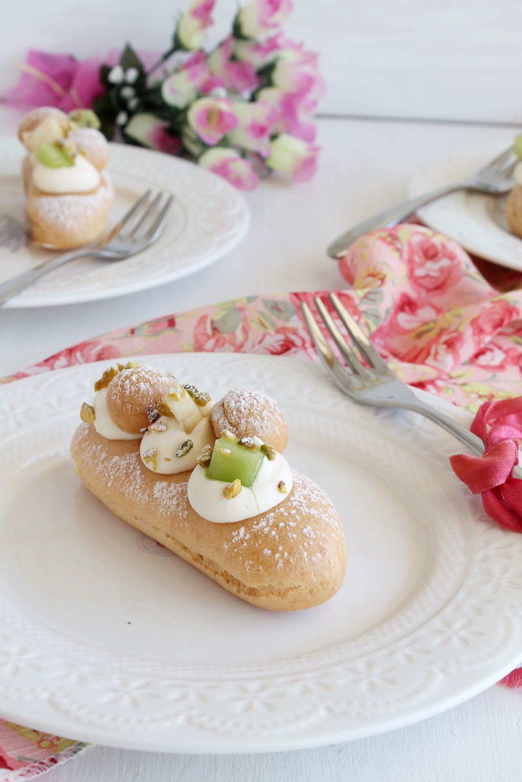 Eclairs con crema e frutta senza glutine - La Cassata Celiaca