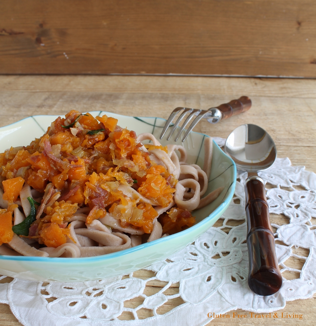 Tagliatelle alle castagne con zucca e pancetta senza glutine Tagliatelle alle castagne con zucca e pancetta senza glutine