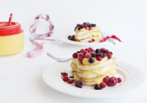 Pancakes, lemon curd e frutti di bosco senza glutine - La Cassata Celiaca