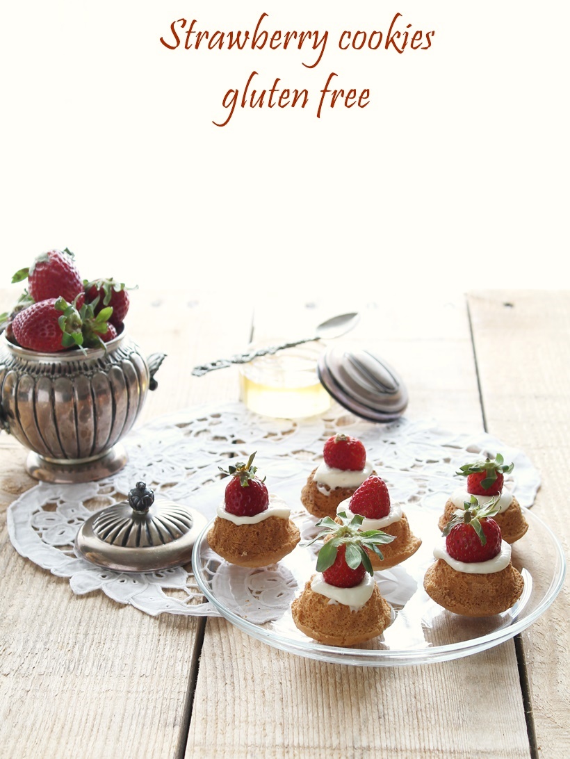 Petits fours avec crème et fraises sans gluten - La Cassata Celiaca