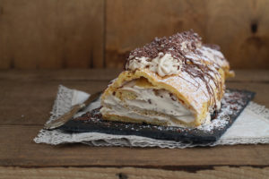 Rouleau da pâte à choux et chantilly aux noisettes sans gluten -La Cassata Celiaca Rouleau da pâte à choux et chantilly aux noisettes sans gluten -La Cassata